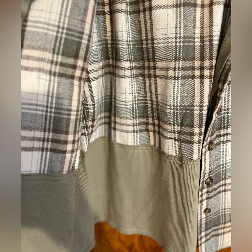 Bluivy Plaid shacket with Hoodie - Picture 3 of 6